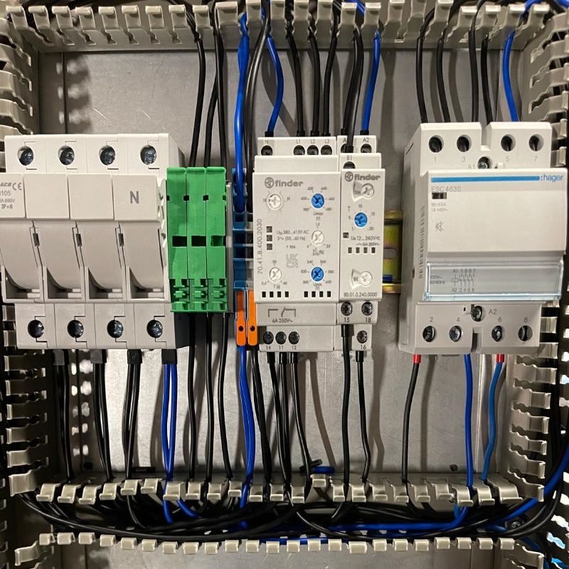 Pachet - Protectie supra si subtensiune pentru instalatia electrica trifazica