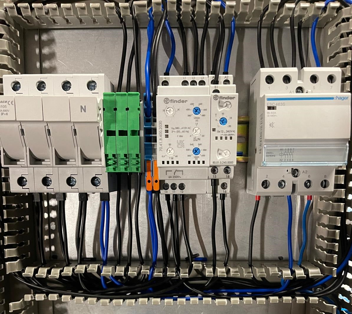 Pachet - Protectie supra si subtensiune pentru instalatia electrica trifazica