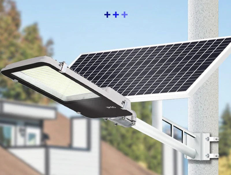 Lampa solara 200W, Rezistent la  apa, Cu panou solar si telecomanda