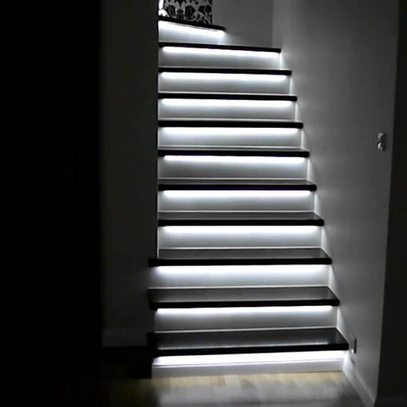 Kit Iluminat Scari Inteligent 32 Trepte, Senzori Miscare, Banda LED, Sursa Alimentare