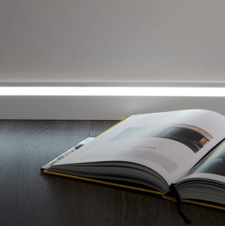 Plinta decorativa cu canal pentru banda led din duropolimer 2m