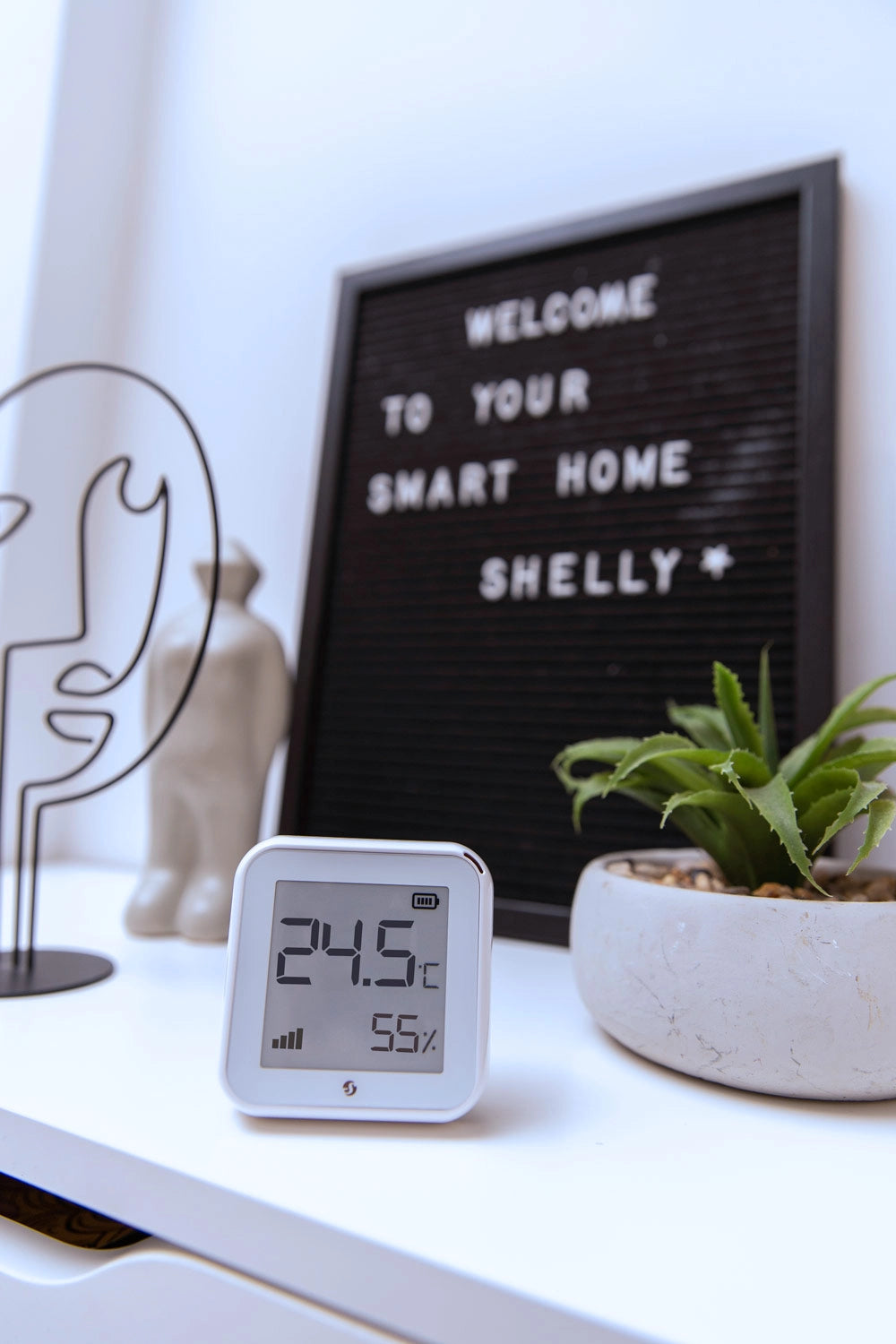 Senzor wireless de umiditate si temperatura Shelly Plus H&T, ecran E-ink, WiFi, control aplicatie, compatibil Amazon Alexa, Google Assistant si Home Assistant