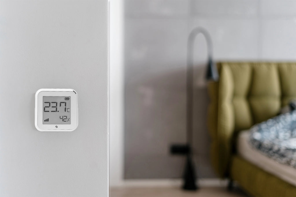 Senzor wireless de umiditate si temperatura Shelly Plus H&T, ecran E-ink, WiFi, control aplicatie, compatibil Amazon Alexa, Google Assistant si Home Assistant